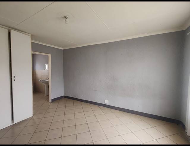 3 BEDROOM HOUSE RENTED IN MINNEBRON